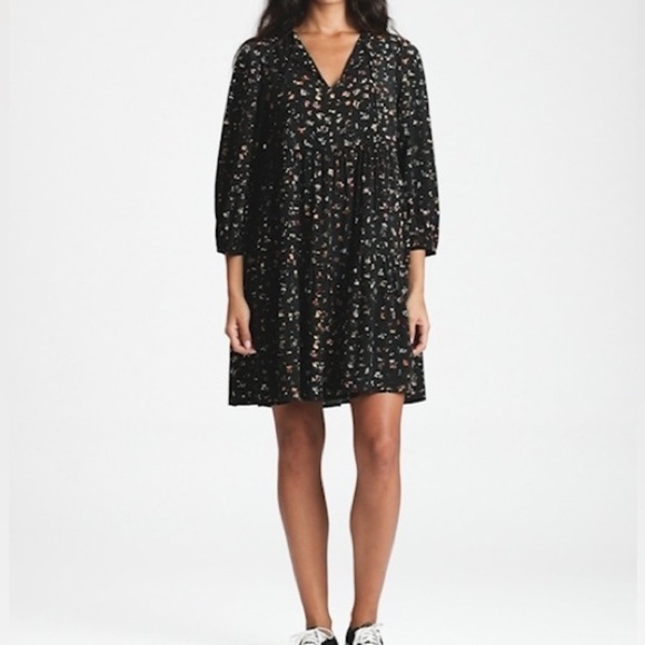 GAP • Black Floral Trapeze Dress - Picture 1 of 13